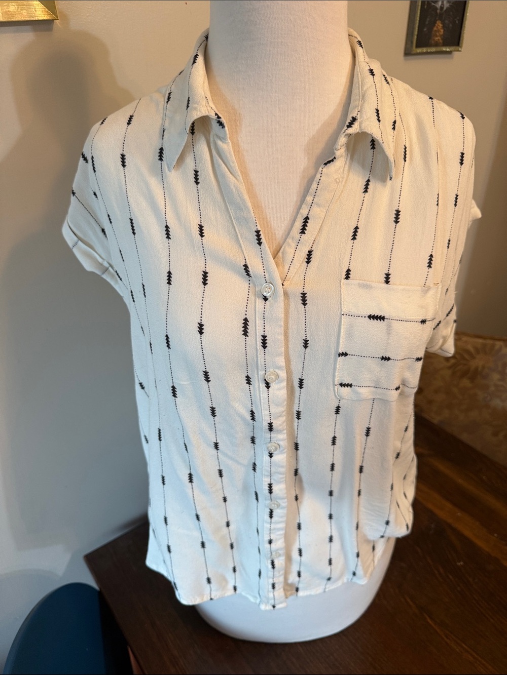 Sweet Wanderer Ivory Button-Down Short Sleeve Top with Black Arrow Stitch